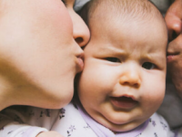 婴儿可能会通过唾液分享来了解人际关系