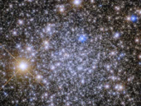 哈勃望远镜瞥见闪闪发光的恒星群