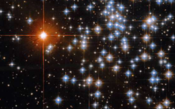哈勃望远镜在NGC2660中发现闪闪发光的恒星喷雾