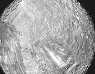 科学家调查天王星卫星米兰达的潜在风化层起源