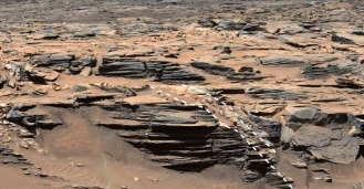 好奇号火星车在盖尔陨石坑发现富含水的裂缝晕