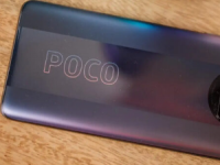小米Poco X3 Pro智能手机拥有6.67英寸IPS液晶显示屏