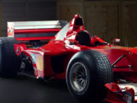 迈克尔舒马赫的标志性法拉利F1赛车在锤子下