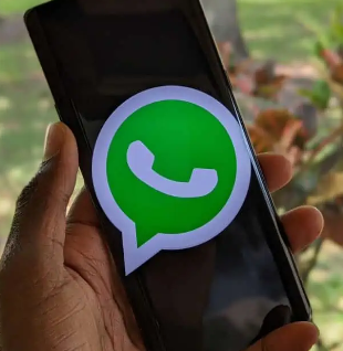 WhatsApp正在为聊天准备并排视图