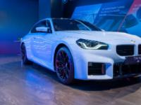 BMW在预览活动中向媒体展示了激动人心的全新宝马M2