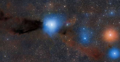 明亮的原恒星和阴暗的云在恒星托儿所发生冲突