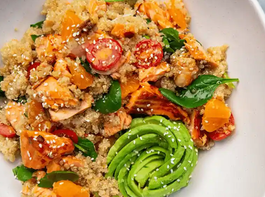 超级食物沙拉食谱含有12种营养成分的健康碗