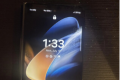 新款三星GalaxyZFold5上手照片中可见显示屏折痕和UDC