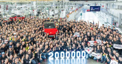 特斯拉中国工厂在突破100万辆大关仅13个月后就刚刚生产了第200万辆电动汽车