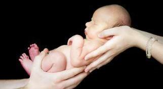 新生儿宝宝如何护理？ 如何照顾新生婴儿