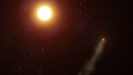 一颗木星大小的行星隐藏着一个大秘密35万英里长的尾巴