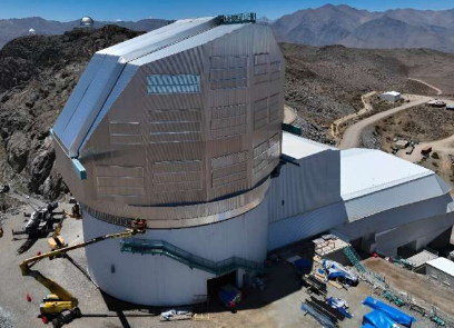 智利天文学家用汽车大小的巨型相机探索宇宙