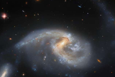 哈勃望远镜观察一对紧密相互作用的星系