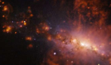 巨大的星系爆炸暴露了正在发生的星系污染